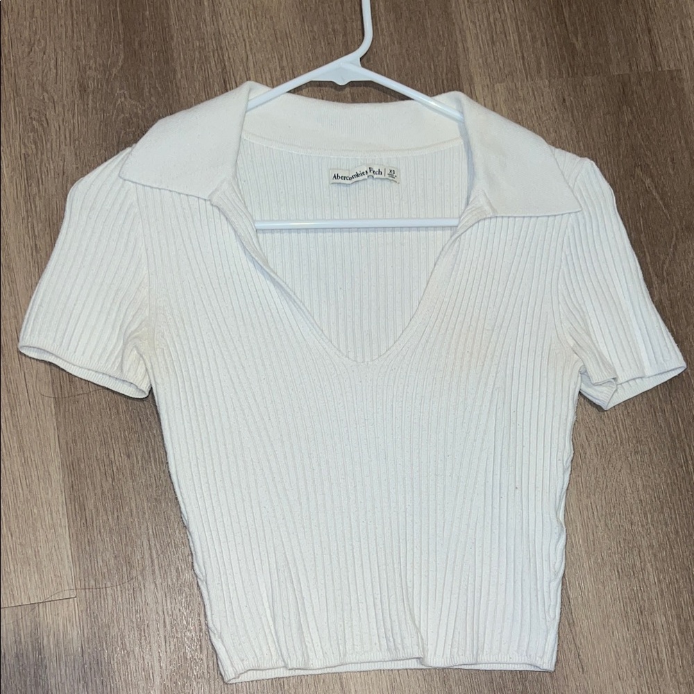 A&F sweater cropped collared shirt